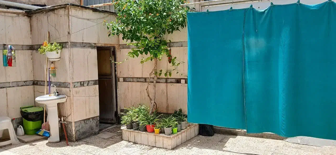 منزل مسکونی کفساز دوکله خ آذر کوچه بیمارستان ایزدی|فروش خانه و ویلا|قم, منبع آب|دیوار