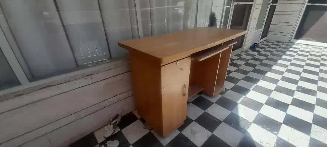 رنگ چوبی میز|میز تحریر و کامپیوتر|لنجان, |دیوار