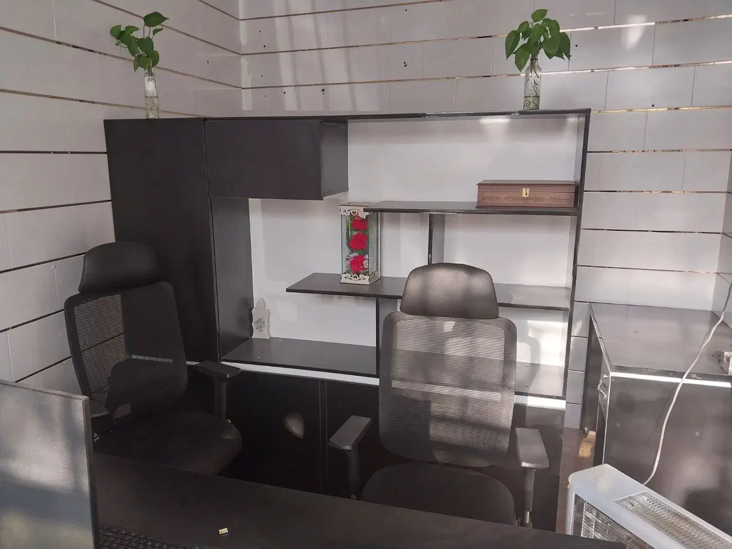 میز و صندلی مدیریتی و نیمست مبل اداری|مبلمان اداری|ورزنه, |دیوار