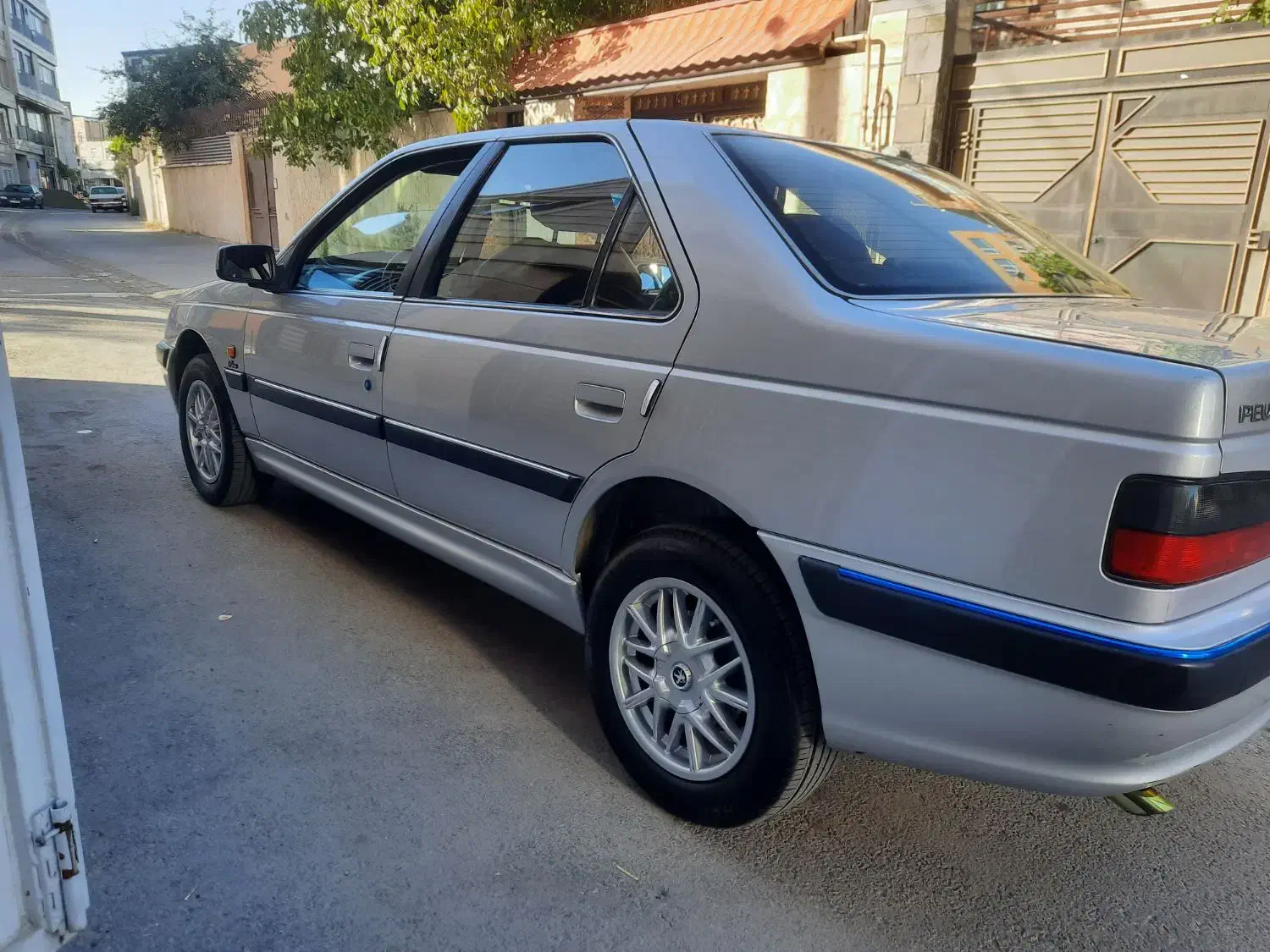 پژو پارس نقره ای عتیقه واقعی|خودرو سواری و وانت|قروه, |دیوار