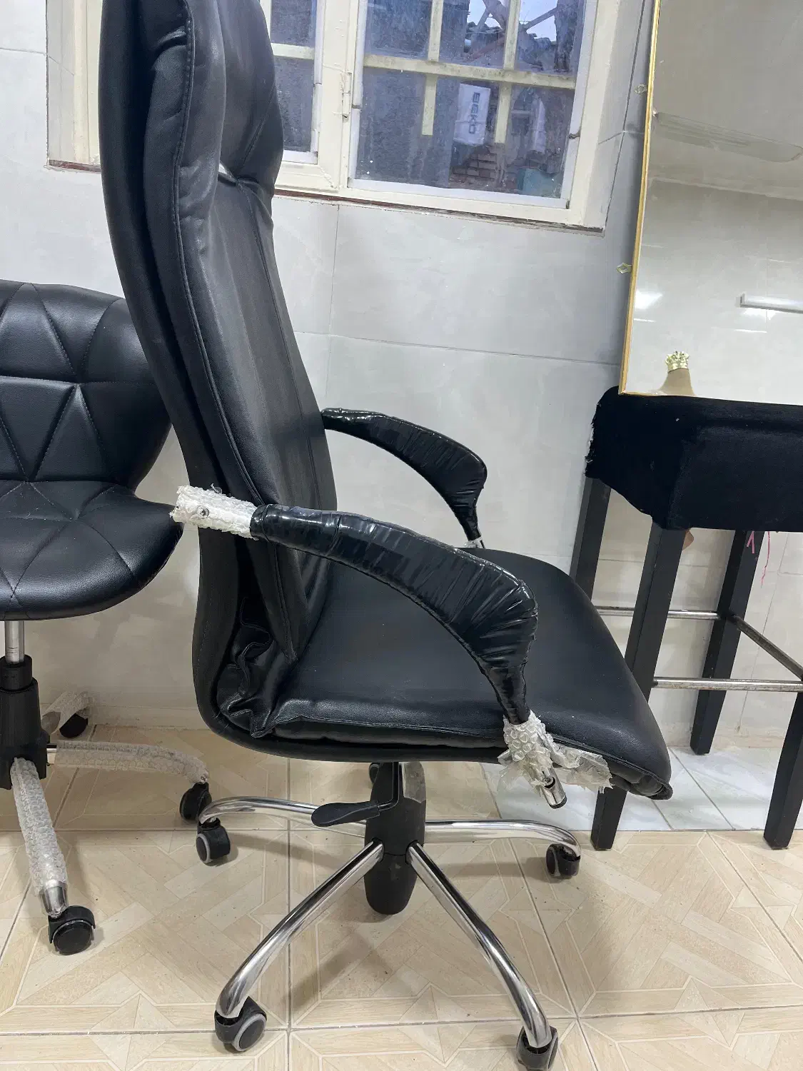 صندلی اداری و مدیریتی|صندلی و نیمکت|گرگان, |دیوار