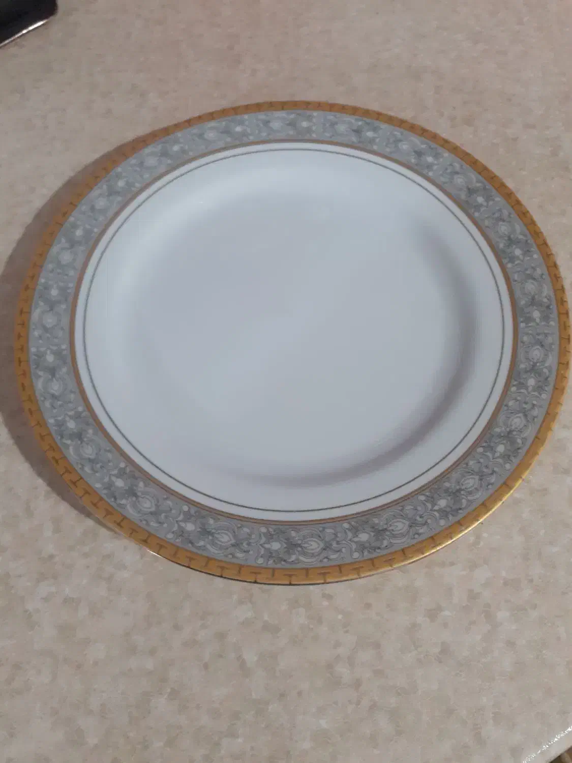 بشقاب چینی دور طلایی|ظروف سرو و پذیرایی|رباط‌کریم, رباط‌کریم|دیوار