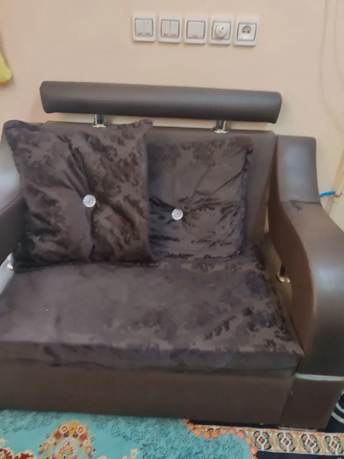 مبل چرم ۷نفره با ۱میز و۴عسلی|مبلمان خانگی و میز عسلی|دزفول, |دیوار