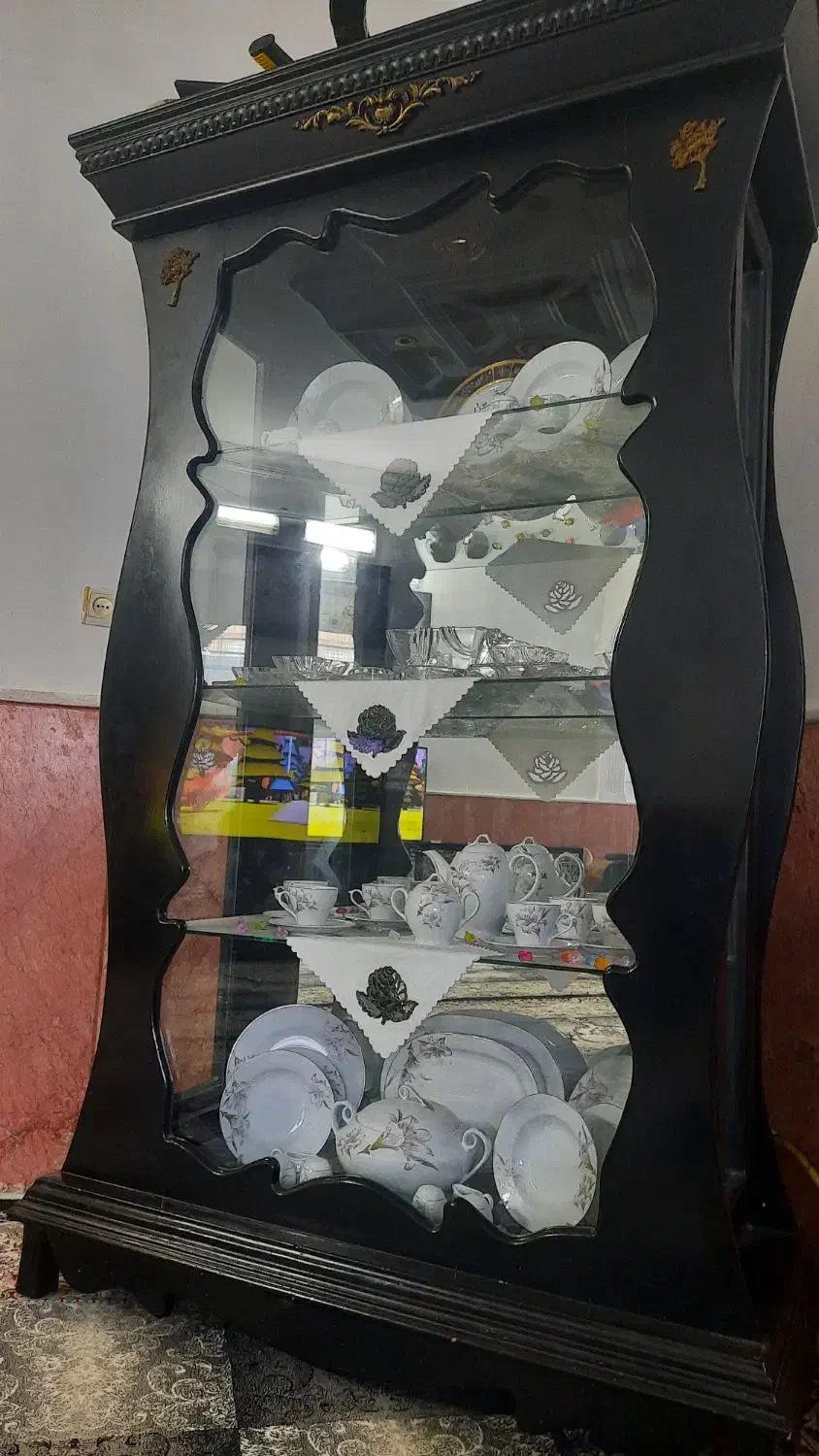 یه عددویترین بادوتاکمدلباس جفت خودش بدون خط وخش|بوفه، ویترین، کنسول|مشهد, اروند|دیوار