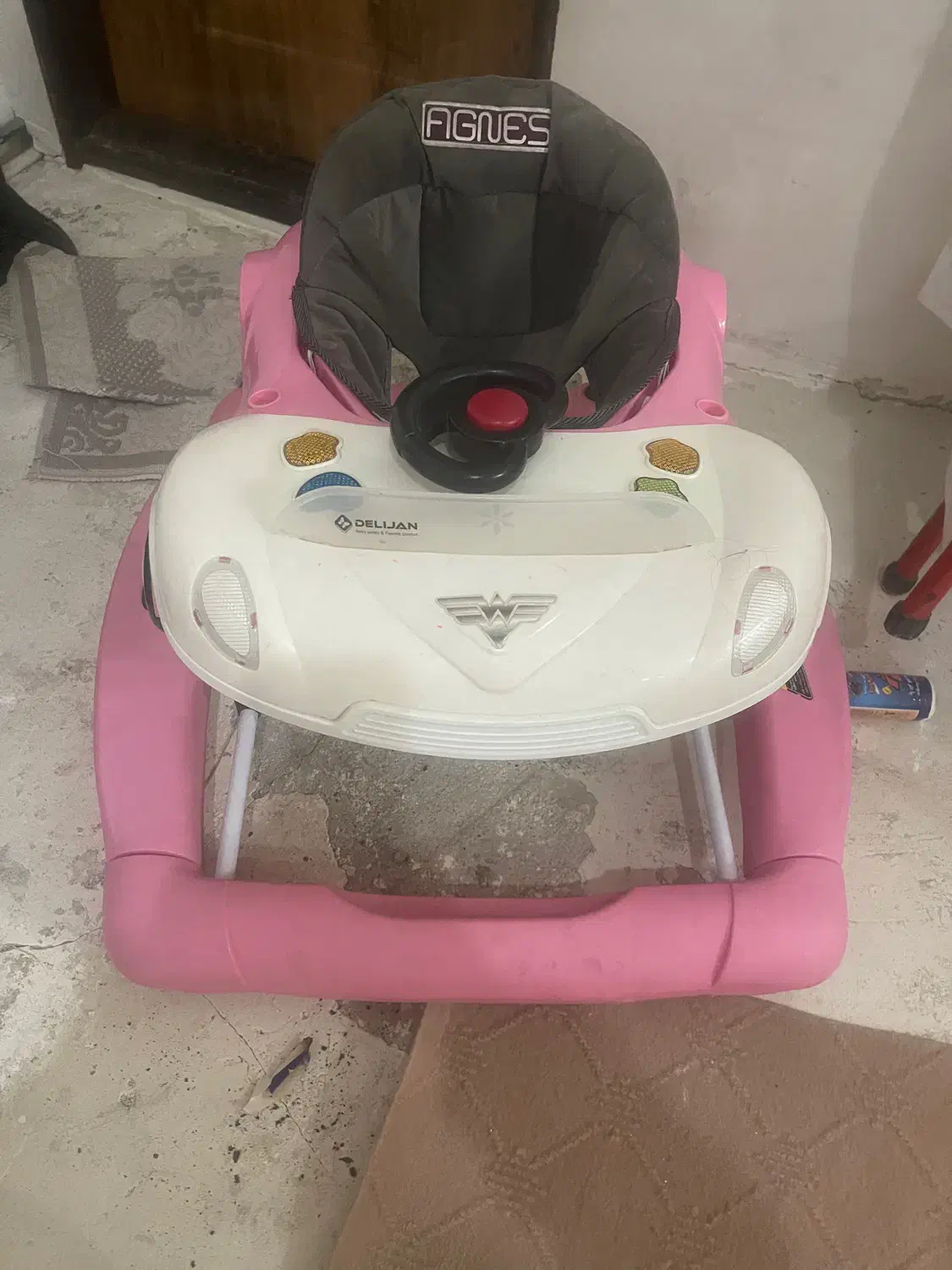 روروکروک|کالسکه و لوازم جانبی|باسمنج, |دیوار