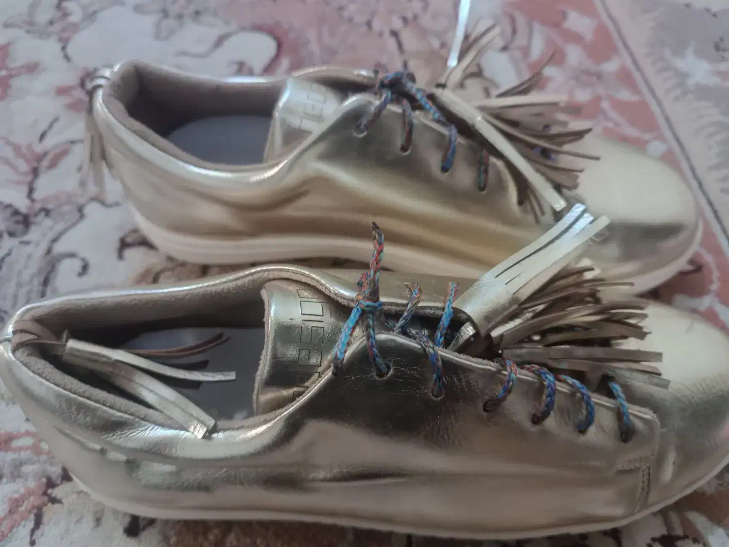 کفش طلایی دخترانه  شیک ونو سایز 39اصلی|کیف، کفش، کمربند|خرم‌آباد, |دیوار