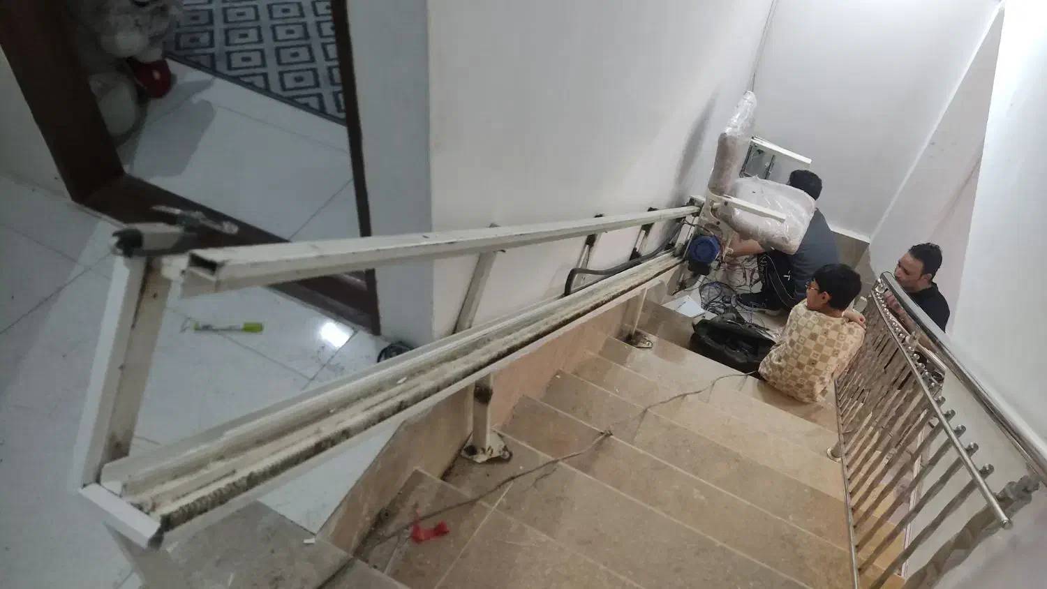 ساخت و نصب آسانسورپله ای وجوشکاری سیار|خدمات پیشه و مهارت|کاشمر, |دیوار