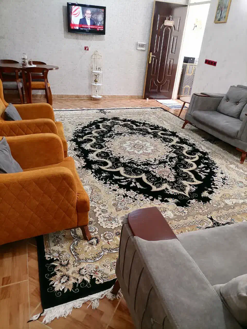 فرش 12متری طرح ابریشم سالم بدون هیچ گونه پوسیدگی|فرش|نهاوند, |دیوار