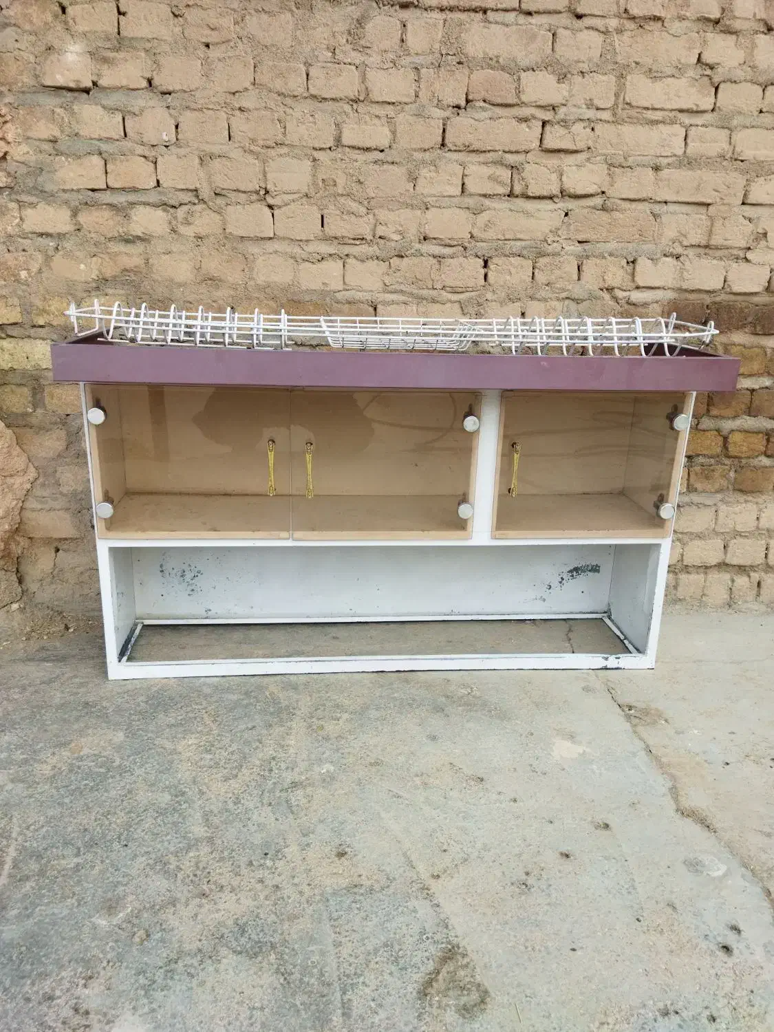 آبچکان|آب‌چکان و نظم‌دهنده ظروف|اسلام‌‌آباد غرب, |دیوار