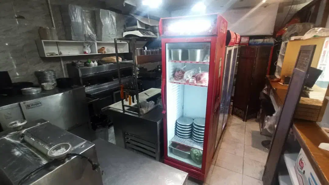 واگذاری فست فود درحال کار با مشتری چهارباغ پایین|اجارهٔ مغازه و غرفه|اصفهان, تیران|دیوار