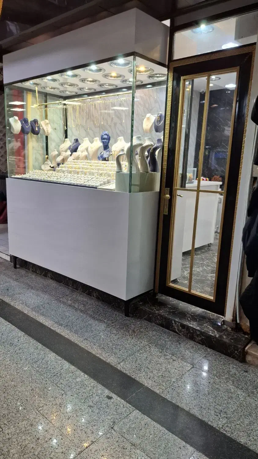 فروش طلا فروشی در بهترین نقطه،بازار رشت|فروش مغازه و غرفه|رشت, بازار|دیوار