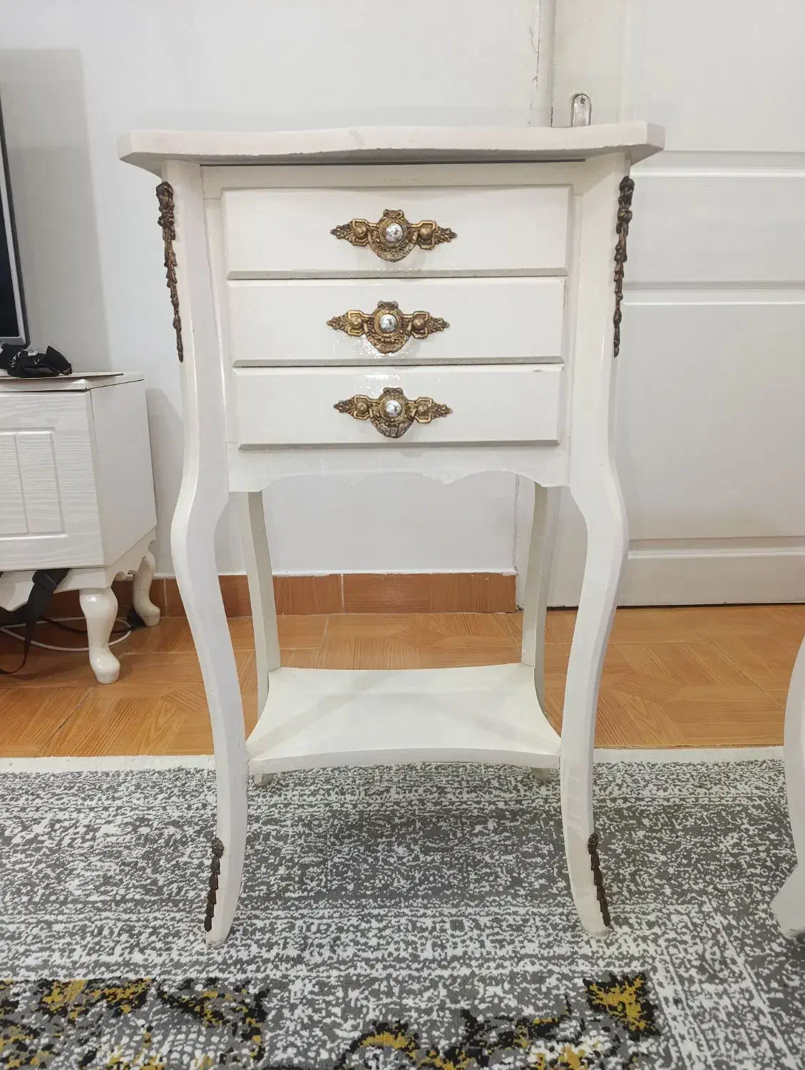 میز تلفن|میز تلفن|رشت, حمیدیان|دیوار