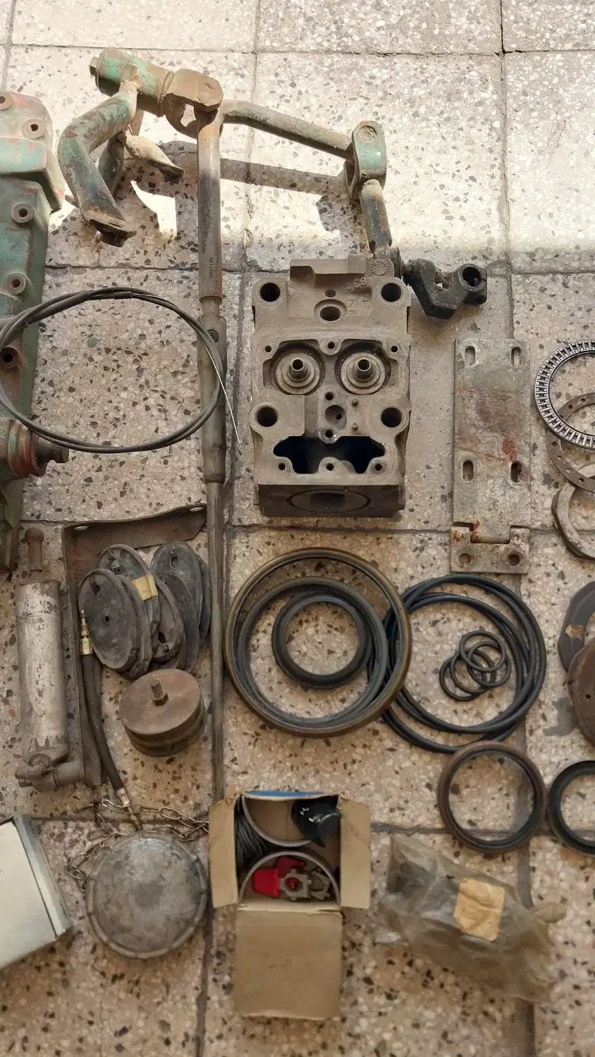 یه سری لوازم ولوواستوک ونو طبق عکس|قطعات یدکی و لوازم جانبی|ری, دولت‌آباد|دیوار