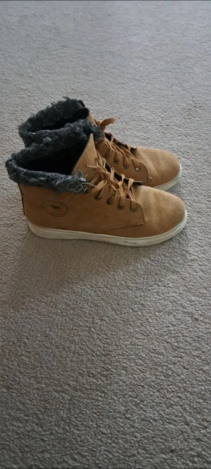 نیم بوت در حد نو سایز ۴۰|کیف، کفش، کمربند|ایلام, |دیوار