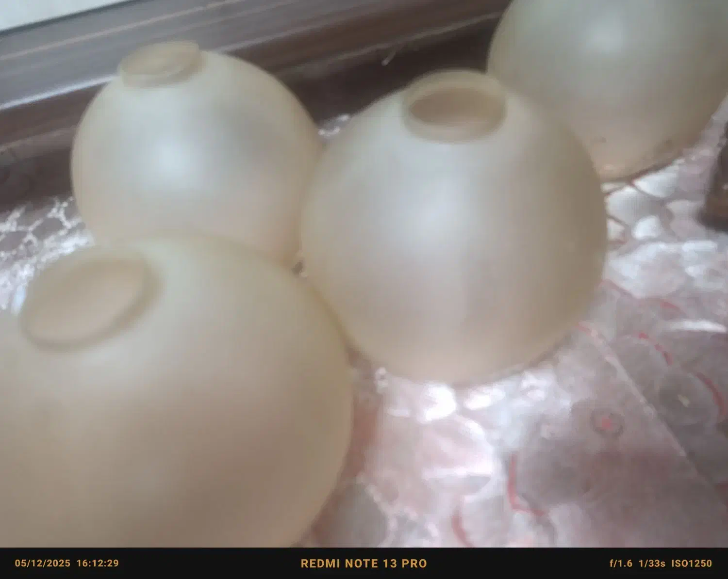 دوعددلوسترچوبی|لوستر و چراغ آویز|رشت, حومه رشت|دیوار