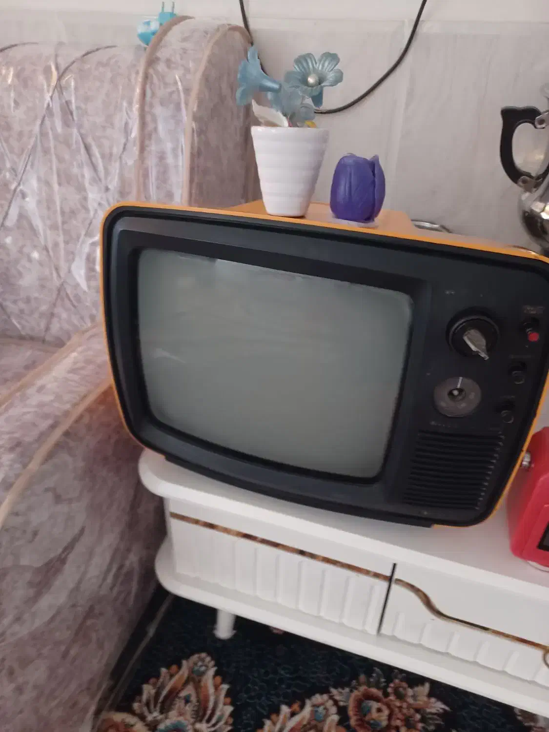 تلویزیون قدیمی|کلکسیون اشیاء عتیقه|نیشابور, هفده شهریور|دیوار