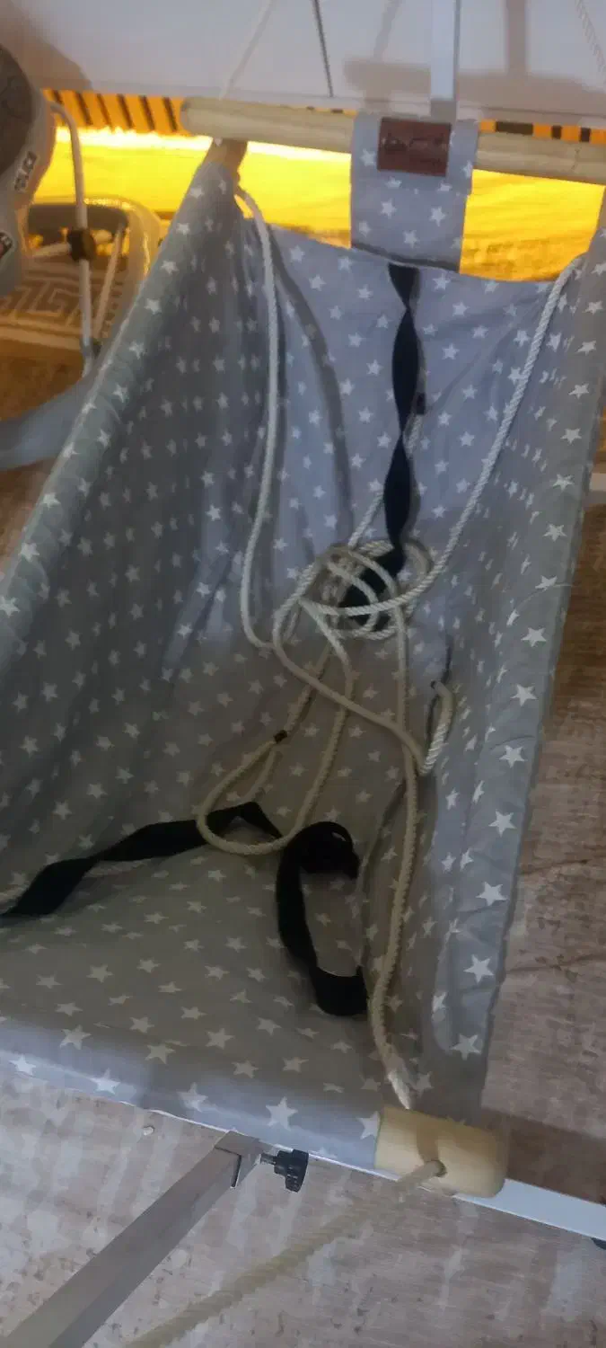 گهواره سنتی|تخت و صندلی بچه|تهران, شکوفه (عبدل آباد)|دیوار