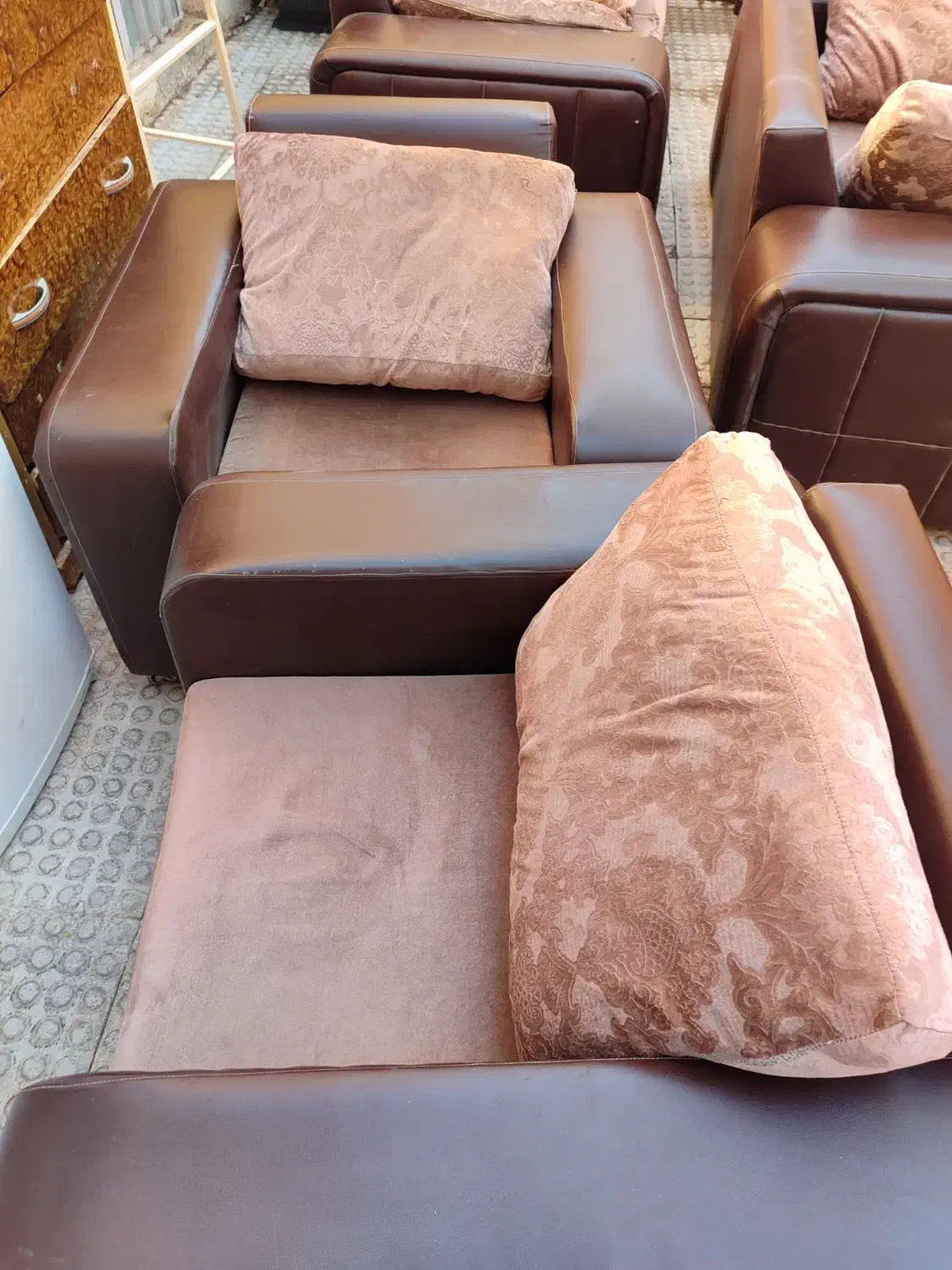 مبل۷نفره درحدنو جنس چرم|مبلمان خانگی و میز عسلی|کنگاور, |دیوار