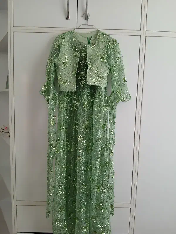 لباس|لباس|باوله, |دیوار