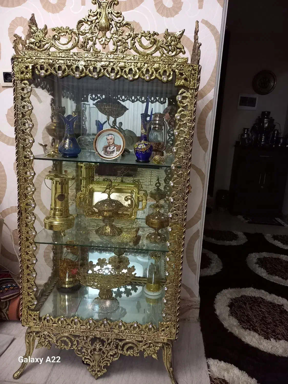 بوفه برنز سطل ظرف طلایی پرده معاوضه بامبل قهوه ای|بوفه، ویترین، کنسول|کرمانشاه, |دیوار