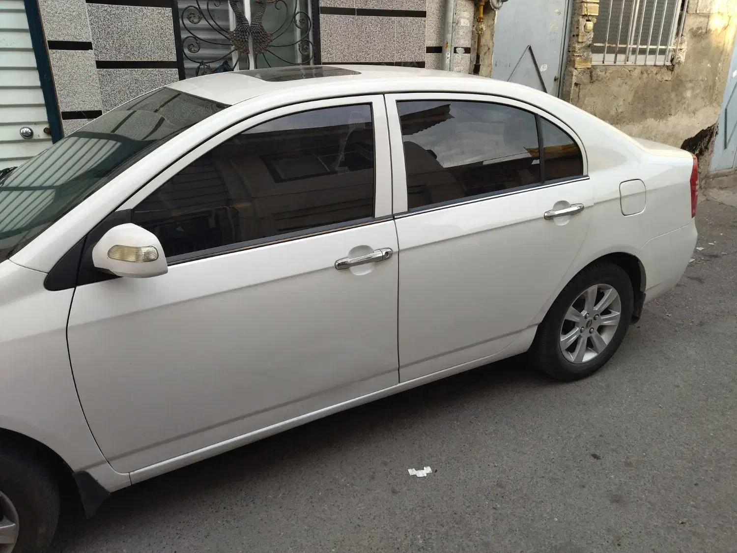 نصب شیشه دودی سیار (سرامیکی - معمولی - رنگی)|خدمات موتور و ماشین|رشت, معلم|دیوار