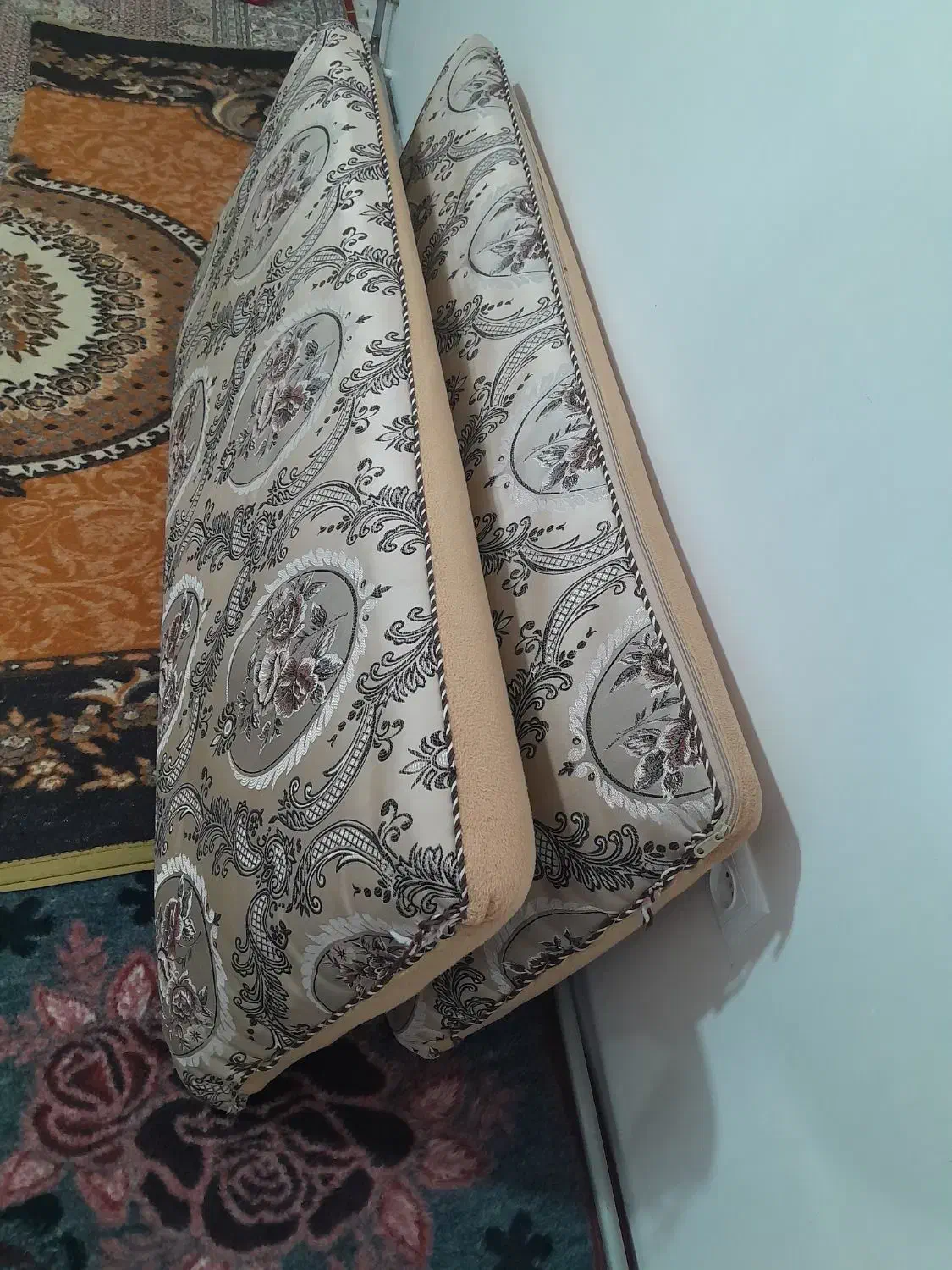 پشتی ابری، درحدنو|پشتی|خوی, |دیوار