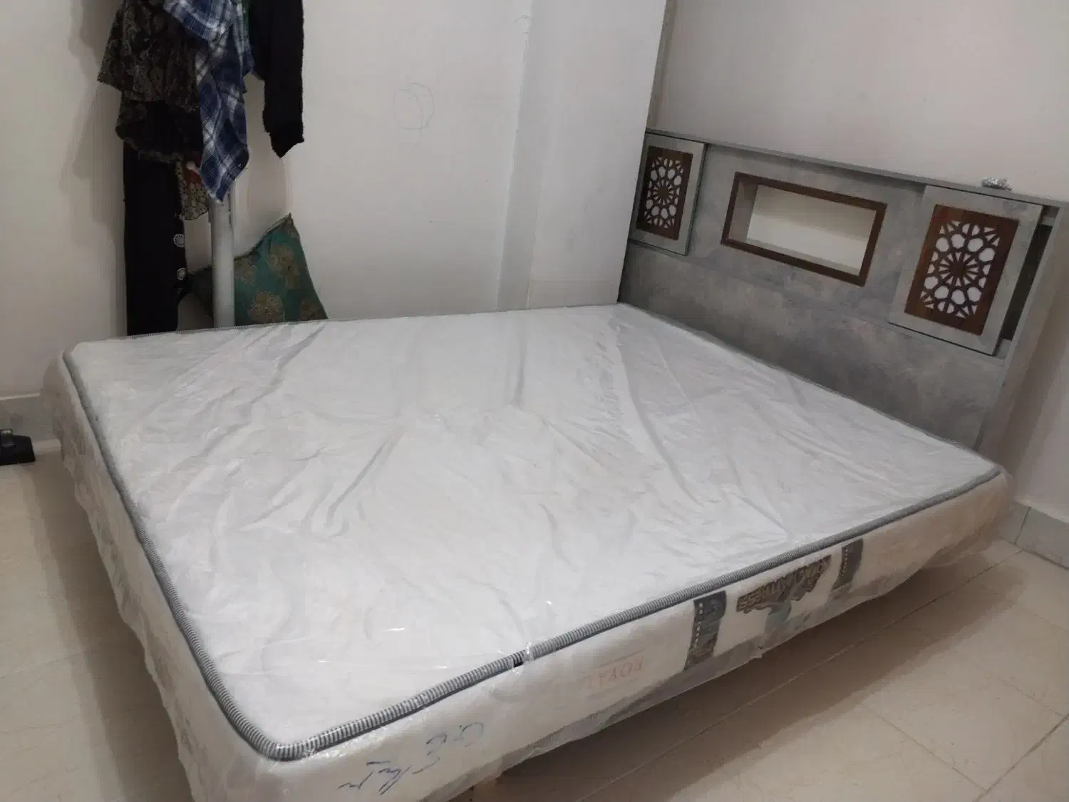 تخت خواب دو نفره در حد نو|تخت و سرویس خواب|مبارکه, |دیوار