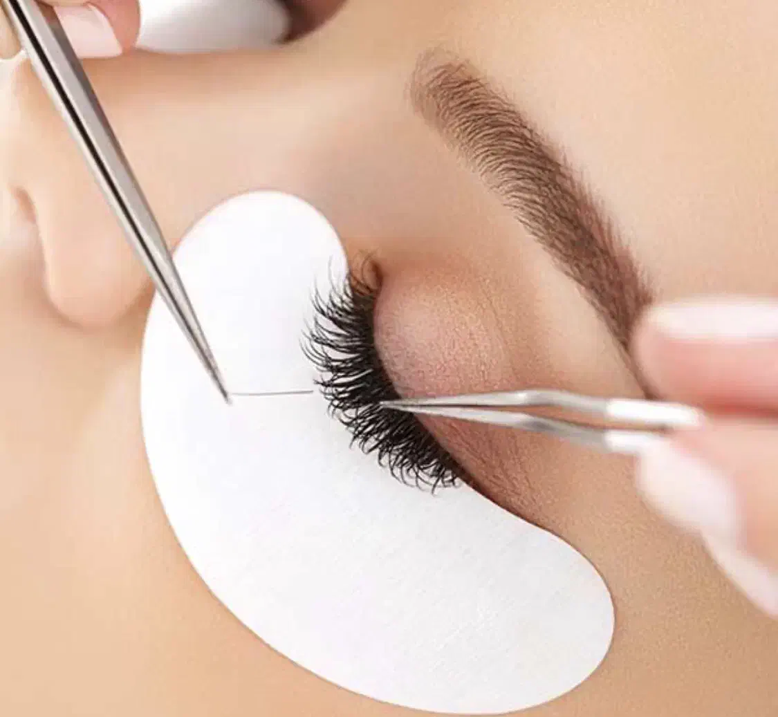 استخدام مژه کارحرفه ای وباسابقه|استخدام درمانی، زیبایی، بهداشتی|شیراز, باغ تخت|دیوار