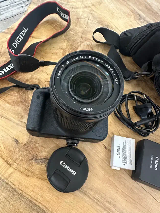 دوربین canon 700D با لنز 18/135|دوربین عکاسی و فیلمبرداری|شیراز, شهرک بهشتی|دیوار