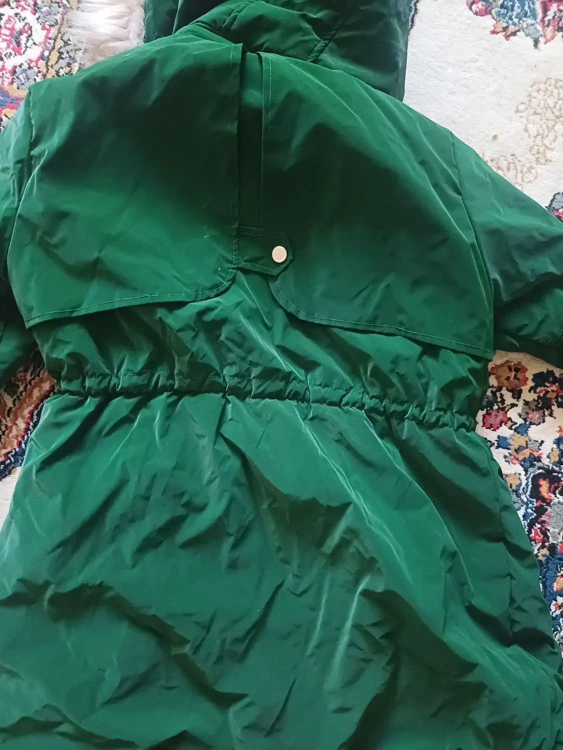 کاپشن در حد|لباس|اقبالیه, |دیوار