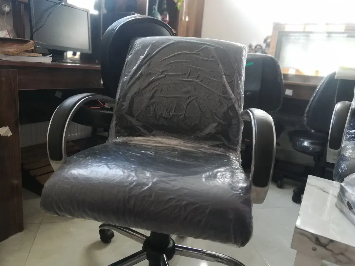 صندلی گردان خارجی|مبلمان اداری|گلبهار, شهر جدید گلبهار|دیوار