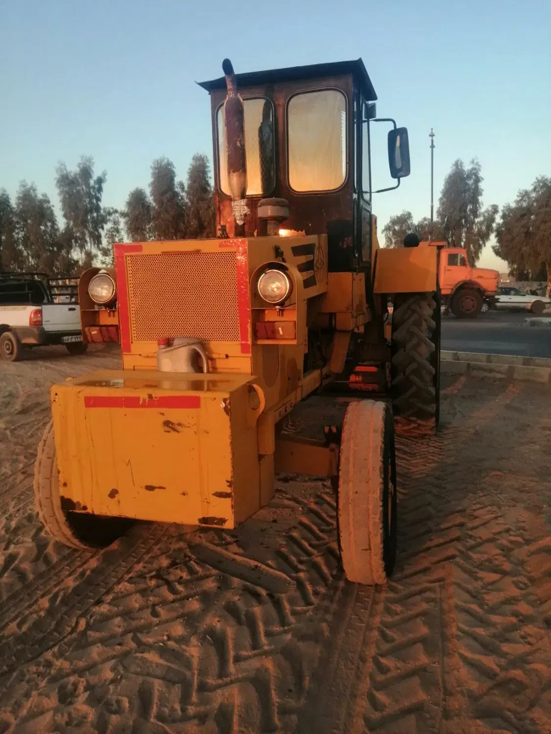 تراکتور رومانی بیل عقب لودری|خودرو سنگین|سیرجان, |دیوار