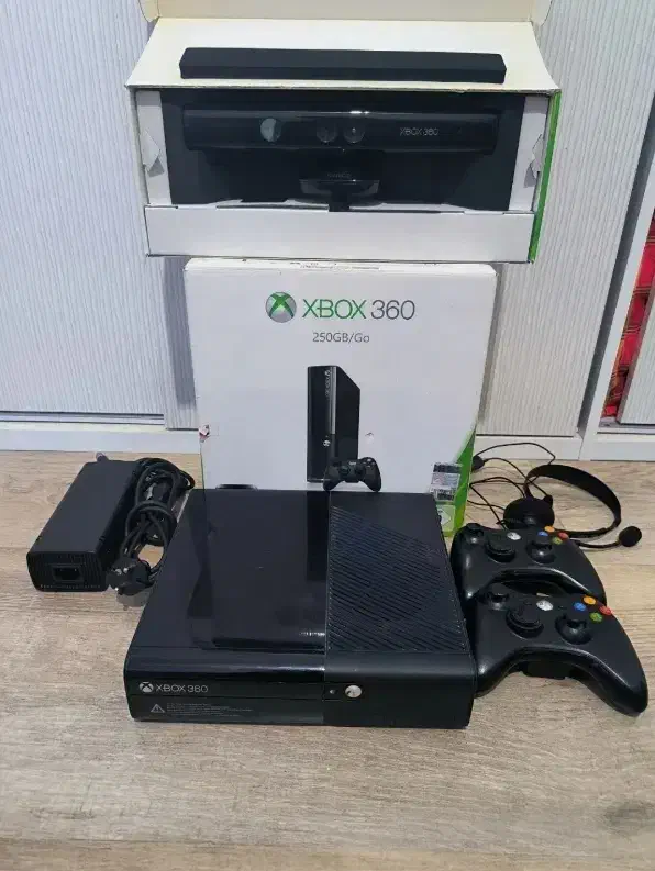 xbox360سوپر اسلیم دو دسته  بی سیم همراه کینکت|کنسول، بازی ویدئویی و آنلاین|بابل, |دیوار