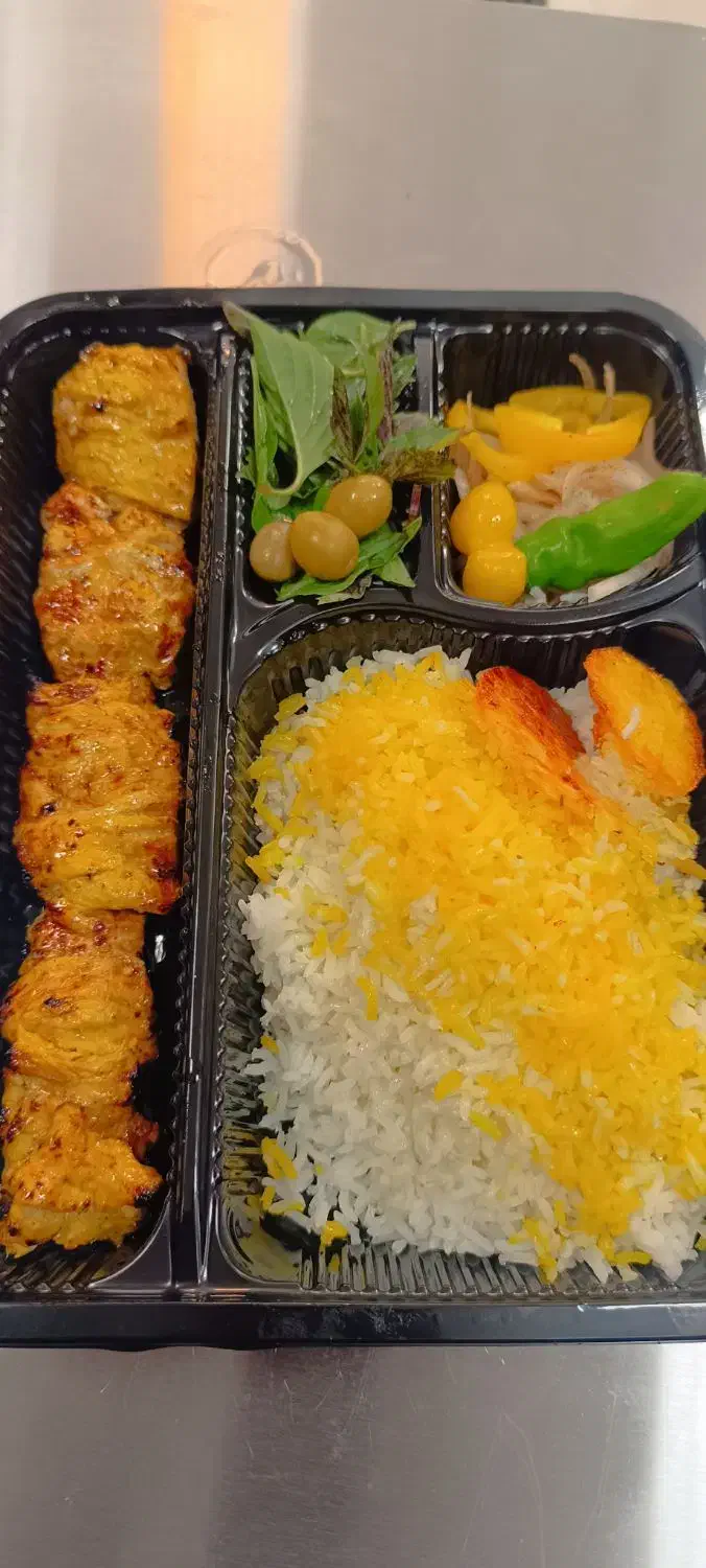 آشپز یا کمک آشپز|استخدام خدمات فروشگاه و رستوران|کرمان, |دیوار