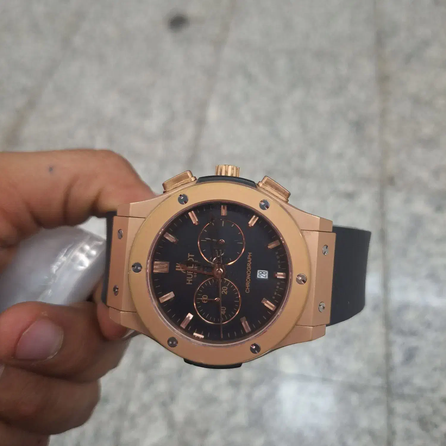 ساعت هابلوت|ساعت|اصفهان, ملک‌شهر|دیوار