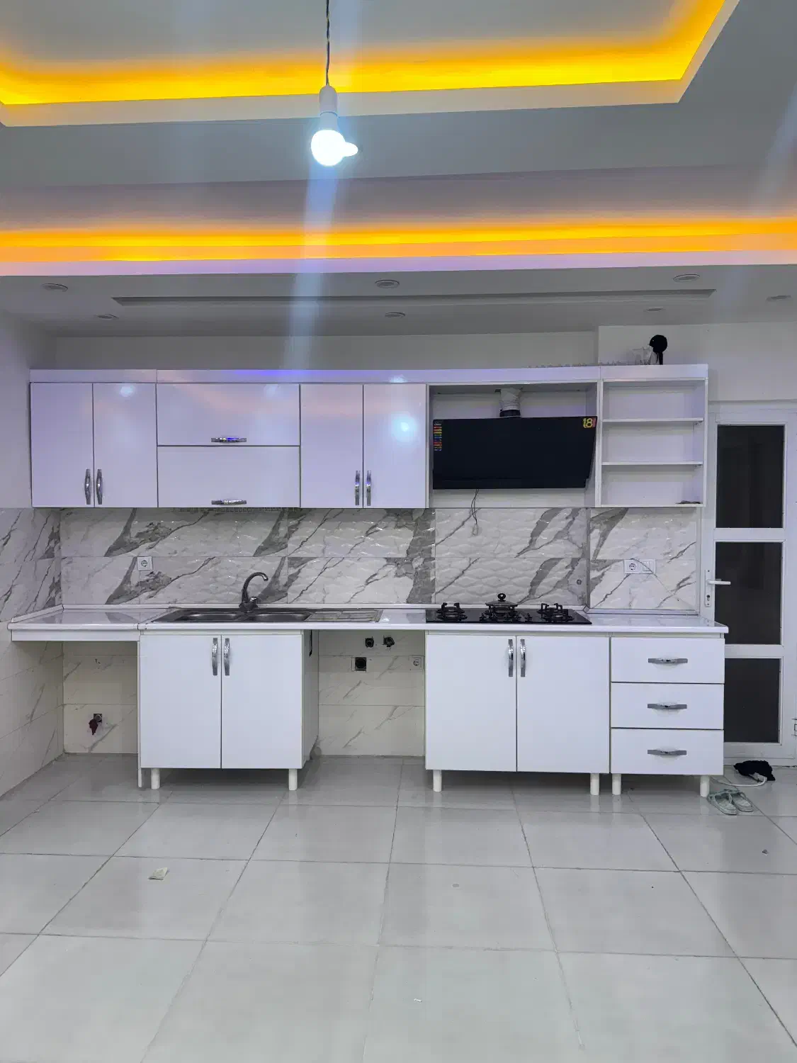 کابینت همراه با هود روکار و سینک و گاز ۵شعله|بوفه، ویترین، کنسول|رشت, نظری|دیوار