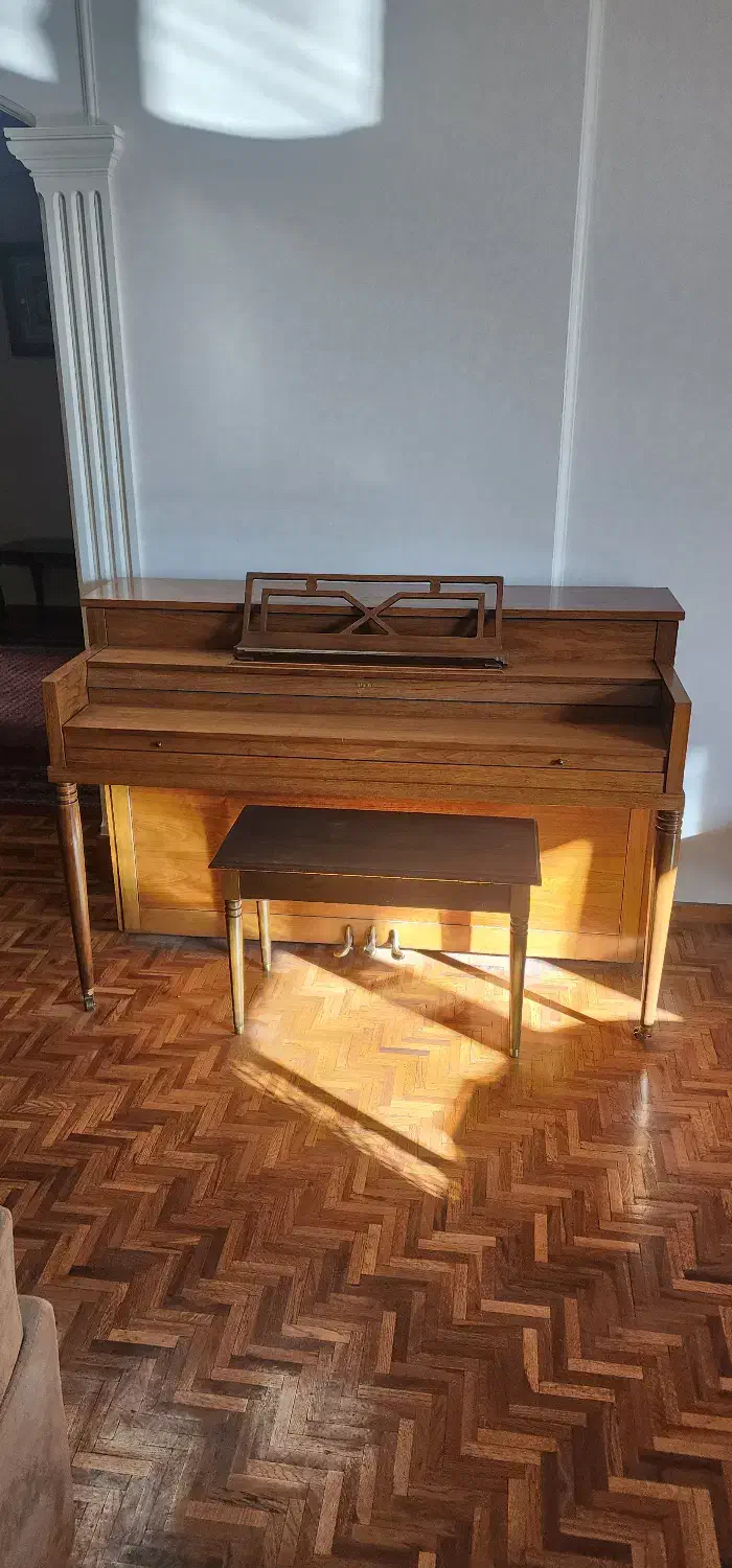 فروش پیانو کلاسیک امریکایی قدیمی سه پداله|پیانو، کیبورد، آکاردئون|تهران, نیاوران|دیوار