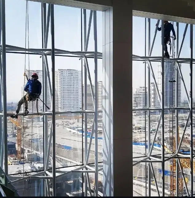 خدمات کار در ارتفاع با طناب(بدون نیاز به داربست)|خدمات پیشه و مهارت|قشم, |دیوار