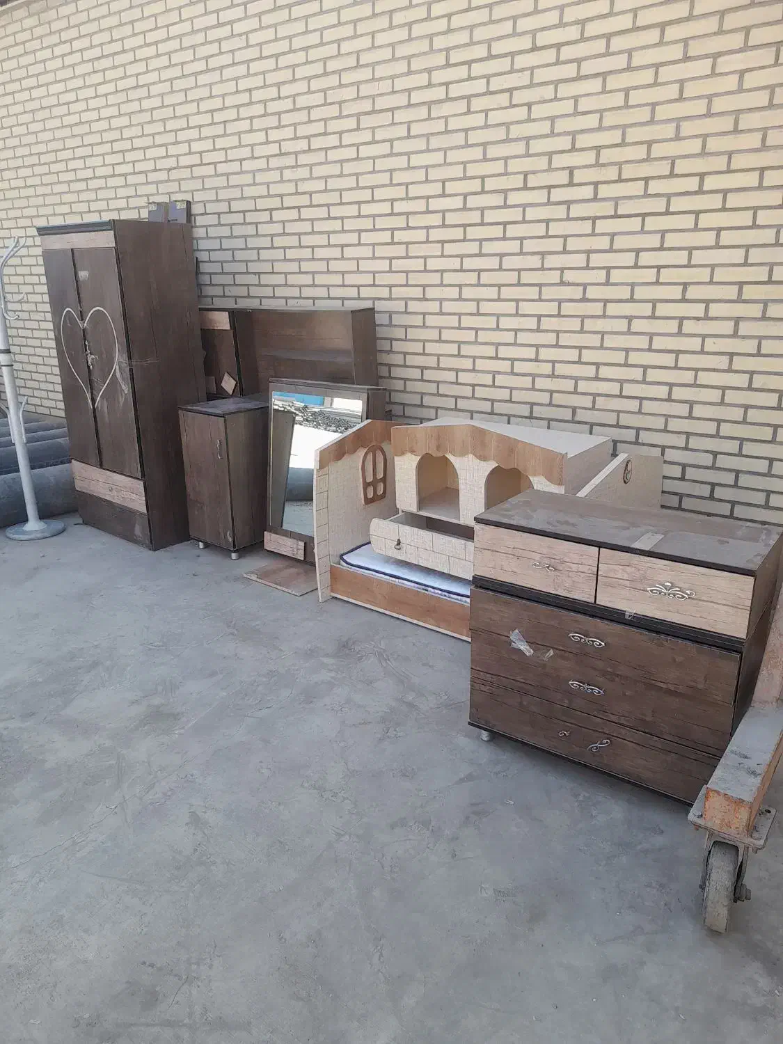 میز آرایش وکمد وتخت بچه با دوشگش وتخت دونفزه..|تخت و سرویس خواب|نجفآباد, شهرک صنعتی نجف آباد|دیوار