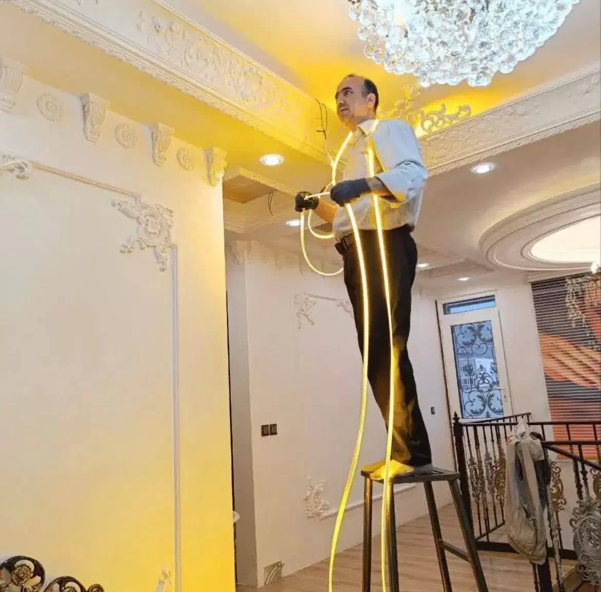 تعمیرات برق ساختمانی و تعمیر و نصب آیفون|خدمات پیشه و مهارت|سنقر, |دیوار