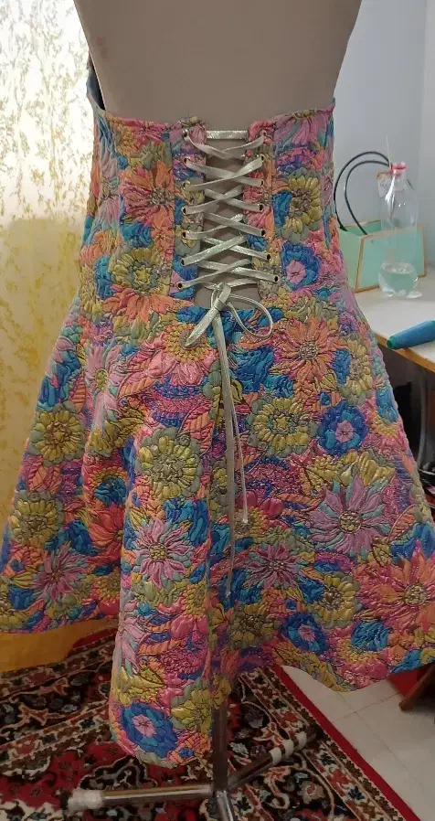 باکس|لباس|نشتارود, |دیوار