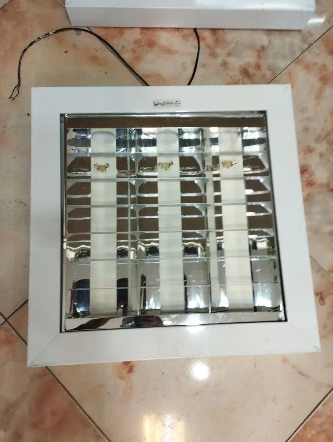 ۲ عدد تایل نوری|لامپ و چراغ|مشهد, نیروی هوایی|دیوار