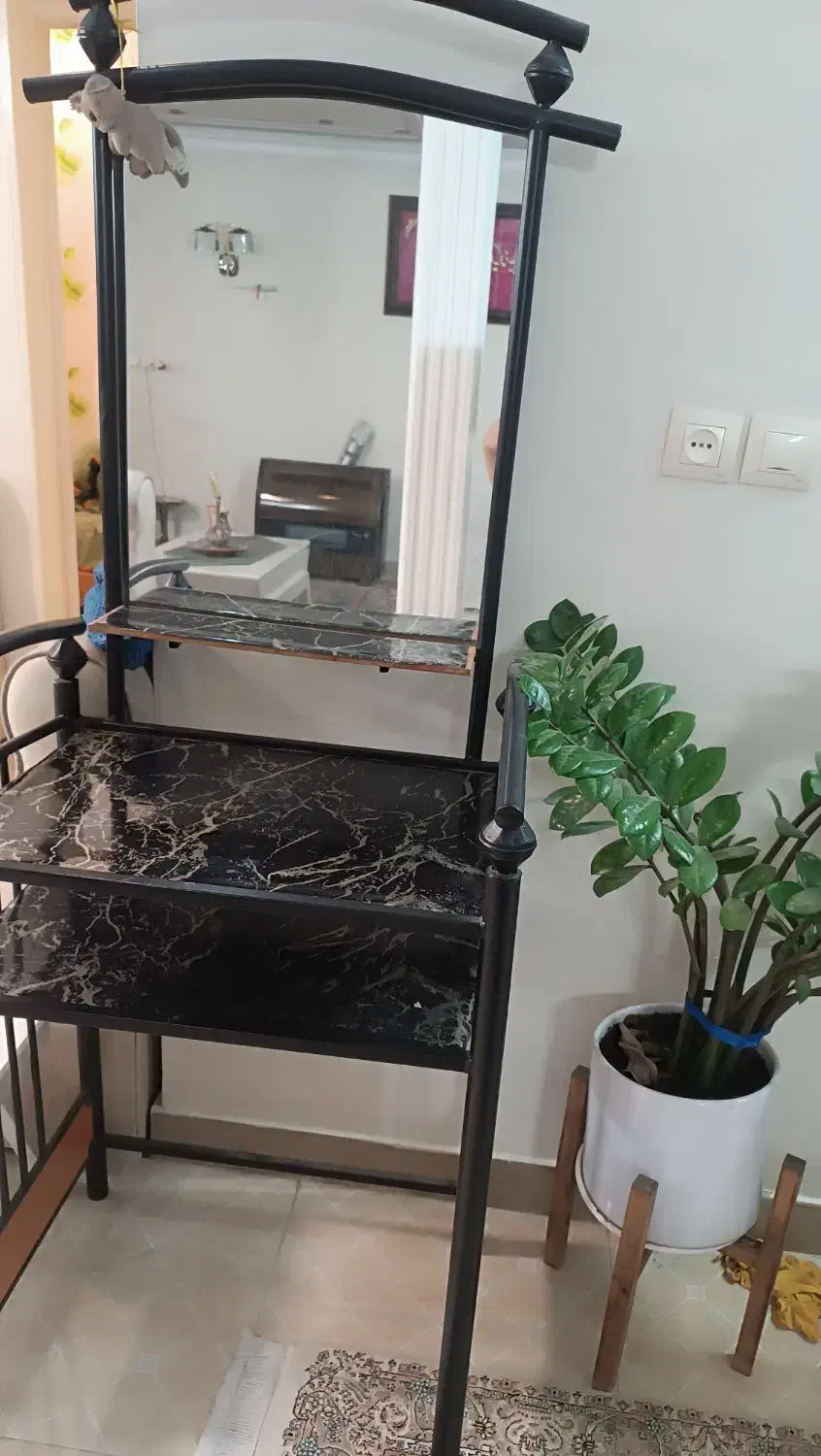 میز دراور آرایشی فلزی|جاکفشی، کمد، دراور|شیراز, فضل‌آباد|دیوار