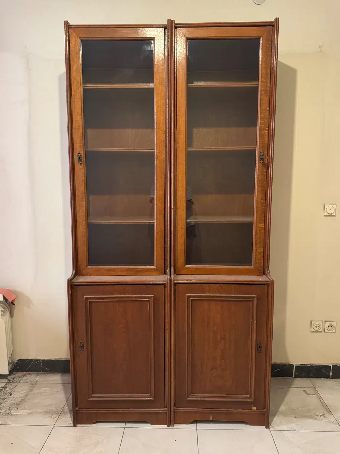 کمد ویترین|بوفه، ویترین، کنسول|تهران, فلسطین (میدان انقلاب)|دیوار