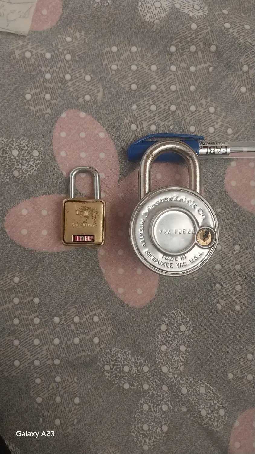 ۲تاقفل رمزی قدیمی با ۸تا وزنه قدیمی مثقالی طلا کِش|کلکسیون اشیاء عتیقه|قزوین, |دیوار