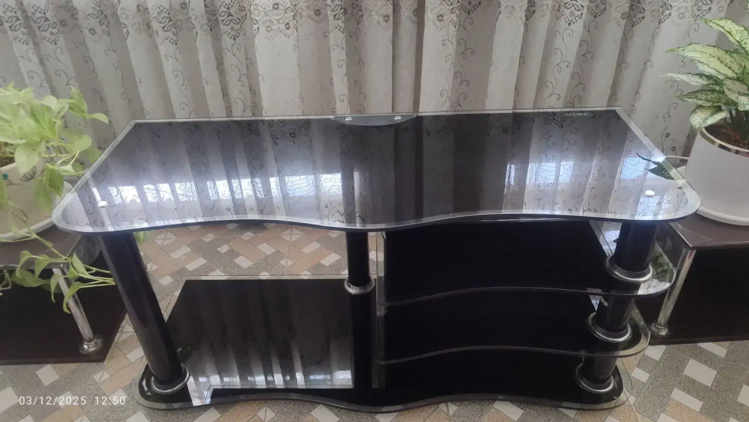 میز تلویزیون شیشه ای سالم|میز تلویزیون|بروجرد, |دیوار