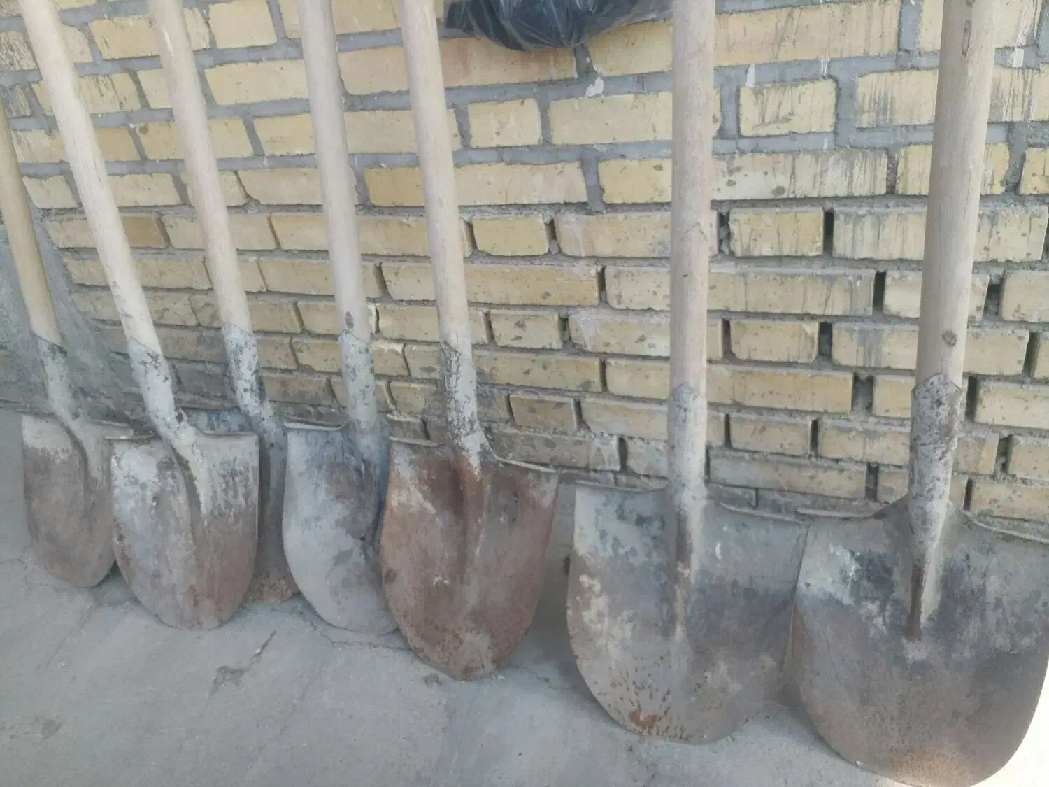 بیل با دسته|خدمات باغبانی و درختکاری|ارومیه, |دیوار