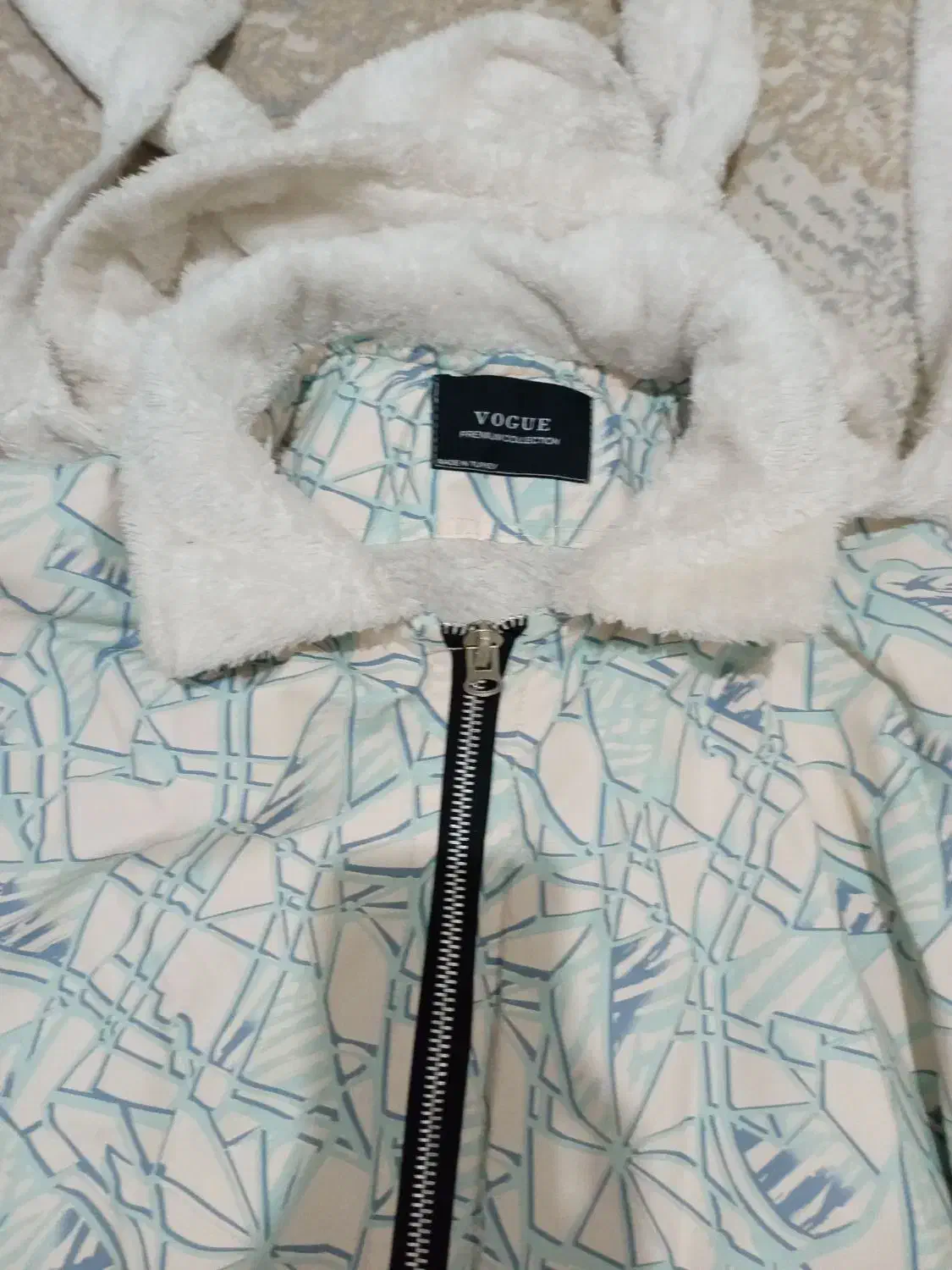 کاپشن سفید آبی کلاه خرگوشی|لباس|قدس, شهرقدس|دیوار