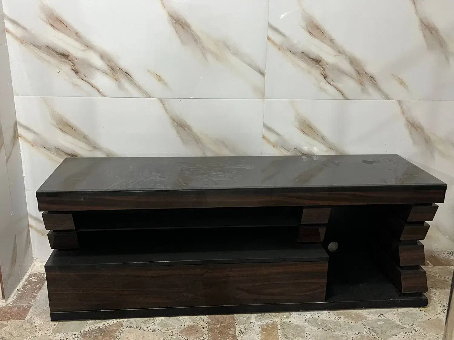 میزتلویزیون سالم در حد نو|میز تلویزیون|رشت, سلیمانداراب|دیوار