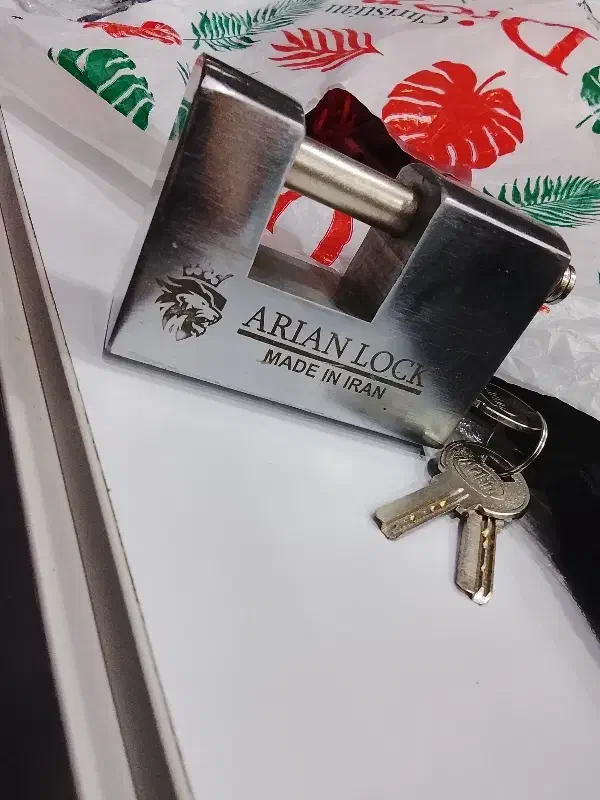 قفل کتابی|ابزارآلات|قم, شاه ابراهیم|دیوار